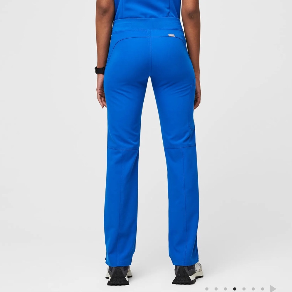 Figs Kade Cargo Scrub Pant
Royal Blue - Picture 10 of 16